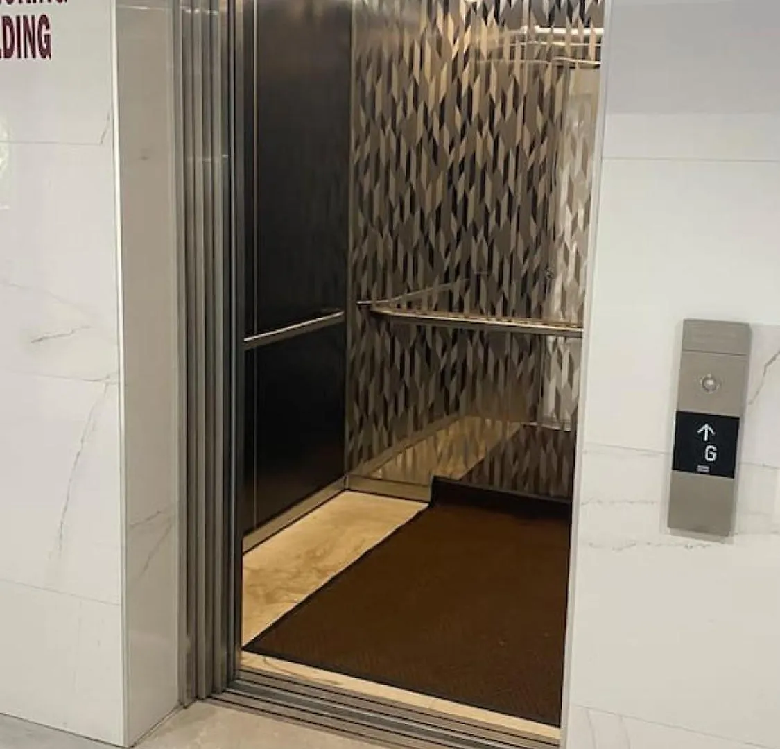 Parkhurst 408 With King Bed And Pool 킹스톤 아파트