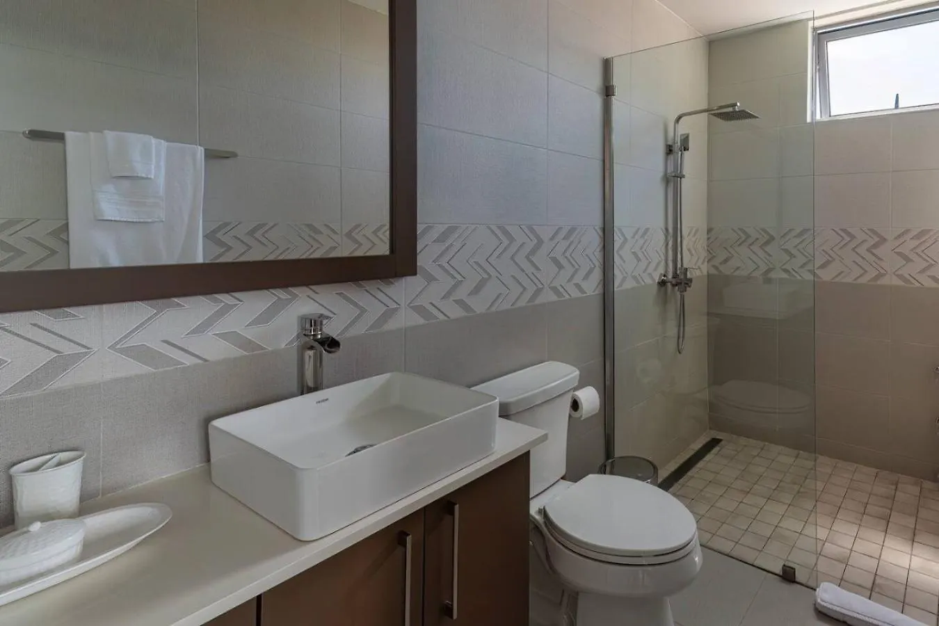 Parkhurst 408 With King Bed And Pool 킹스톤