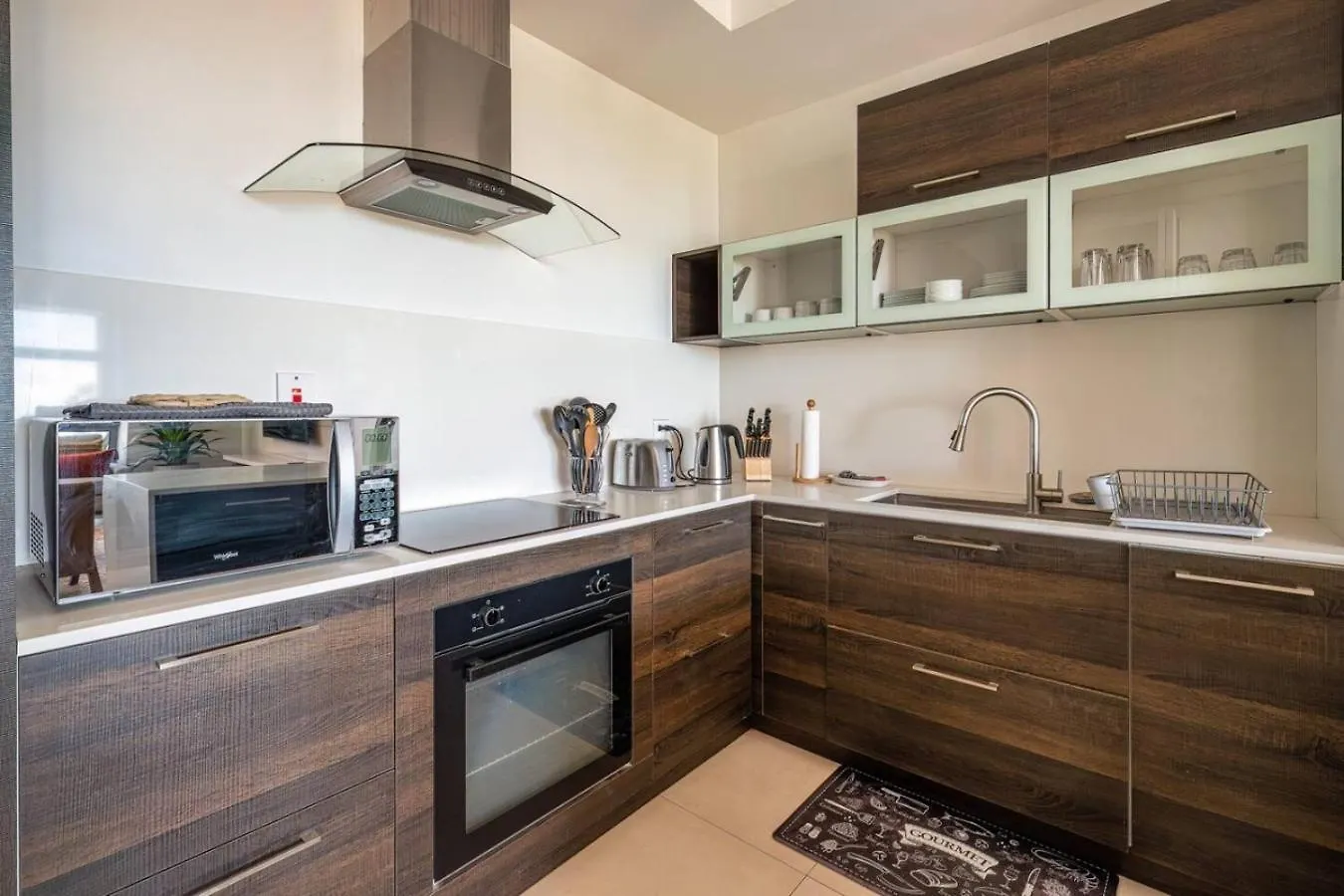Parkhurst 408 With King Bed And Pool 킹스톤 자메이카
