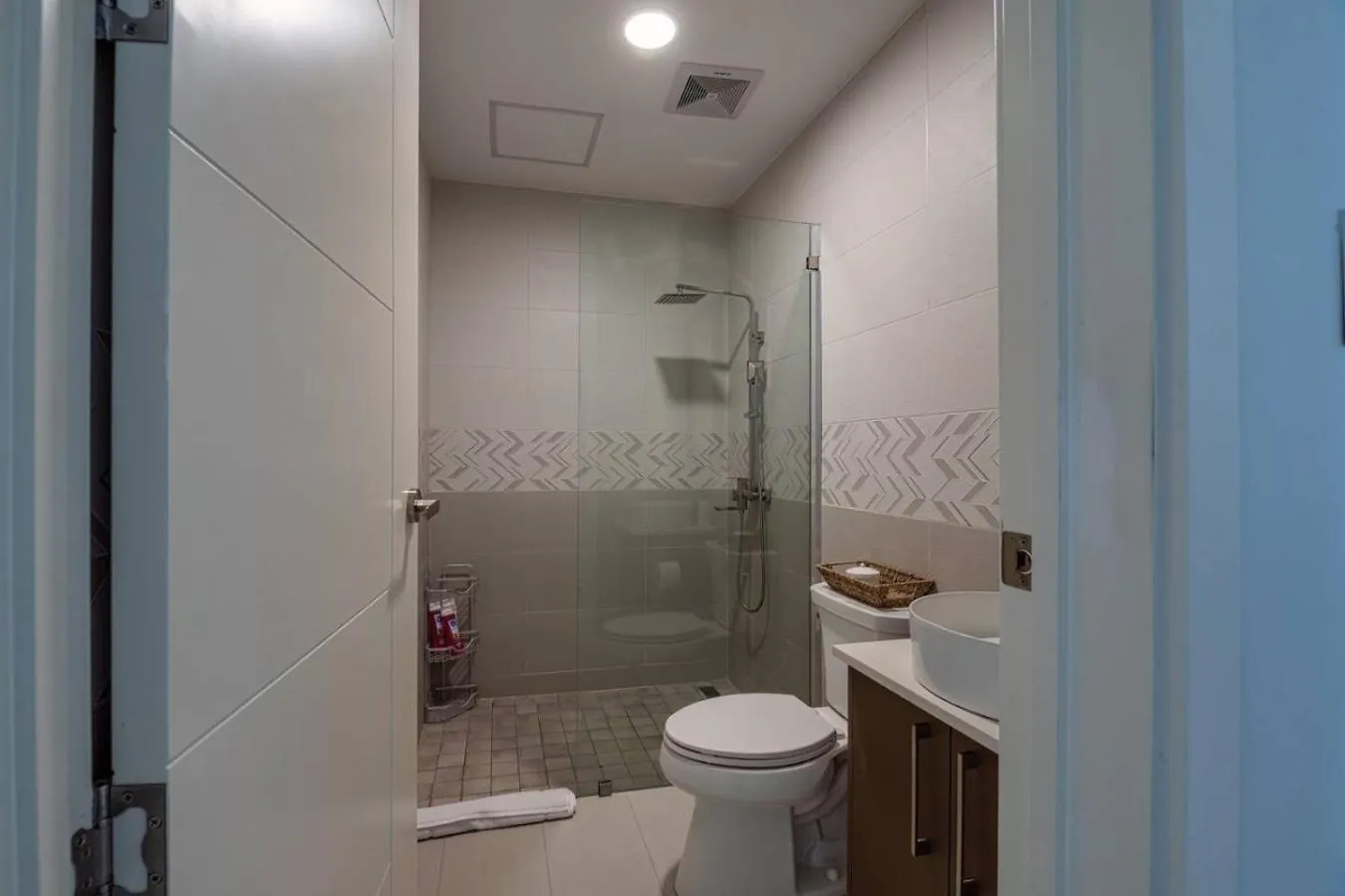 Parkhurst 408 With King Bed And Pool Kingston 0*,  Jamaïque