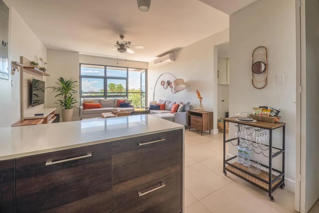 Parkhurst 408 With King Bed And Pool Kingston
