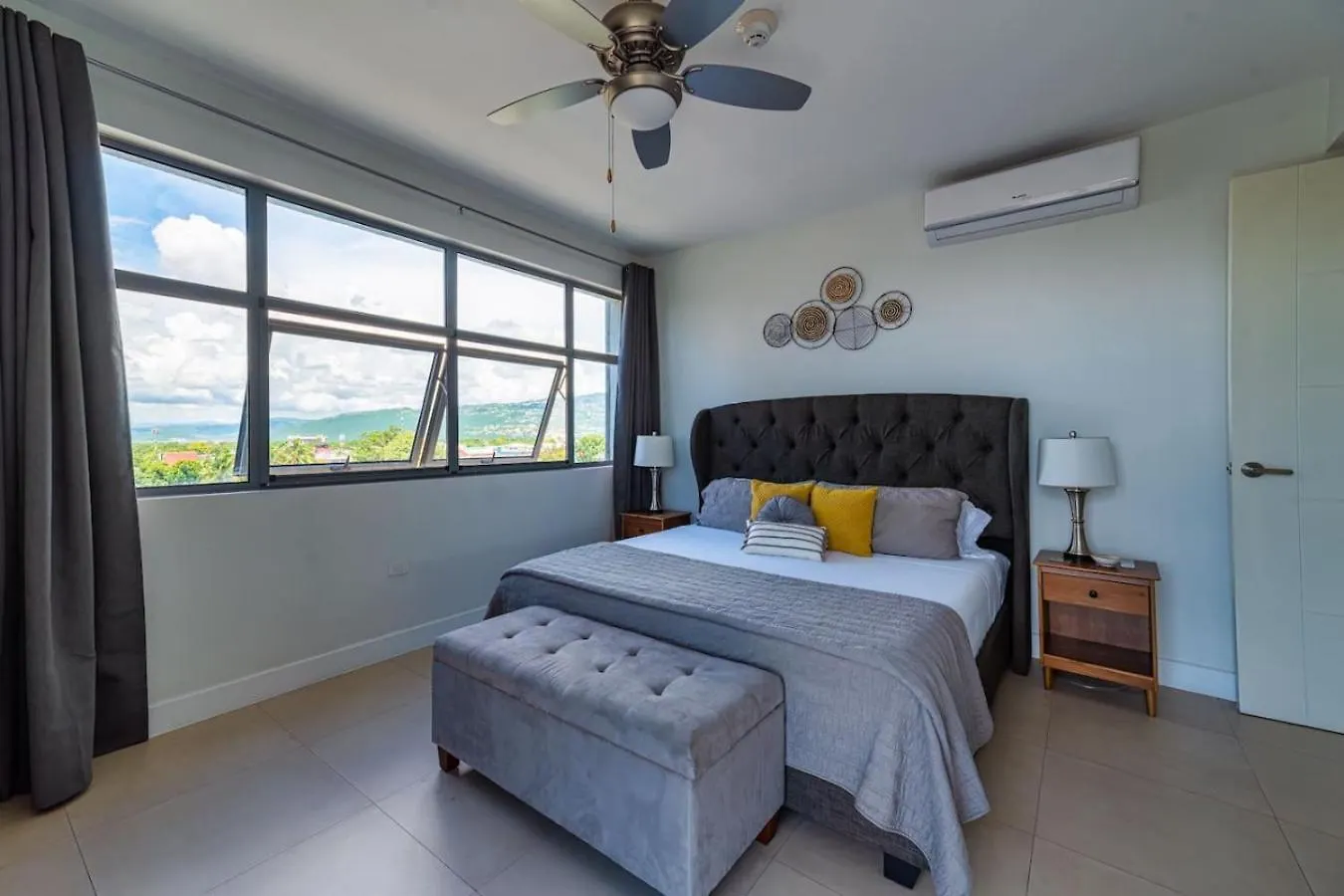 Parkhurst 408 With King Bed And Pool Kingston Appartement